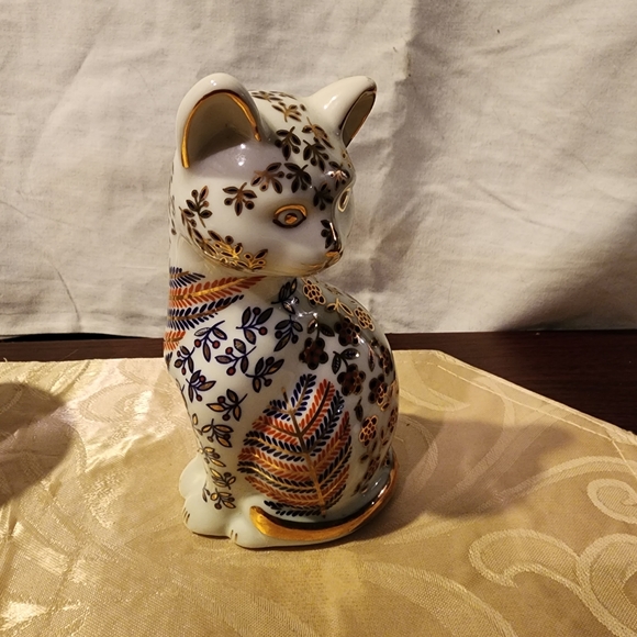 Vintage porcelain Cat Made in Japan Flowes leaves Navy Red Gold Accents - Picture 2 of 4